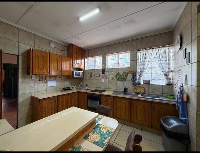 3 BEDROOM HOUSE FOR SALE IN VANDERBIJLPARK CW 5
